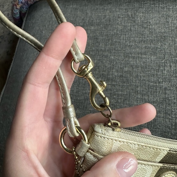 Vintage Y2K Gold Coach Wristlet - Picture 4 of 10
